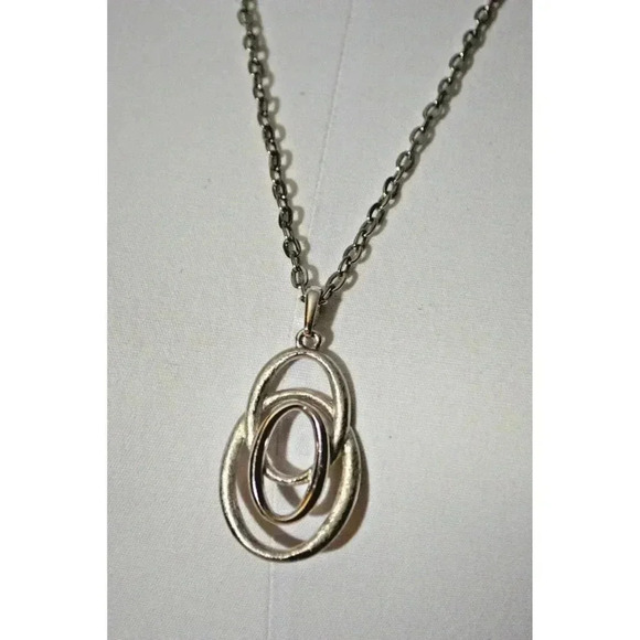 Crown TRIFARI Silver Tone Triple Loop Abstract Infinity Necklace Pendant Vintage - Picture 3 of 9